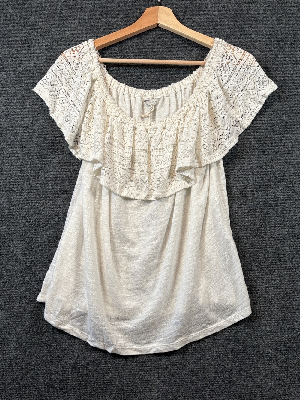 Lucky Brand Cream Crochet Ruffle Off-Shoulder Top
Size: Large